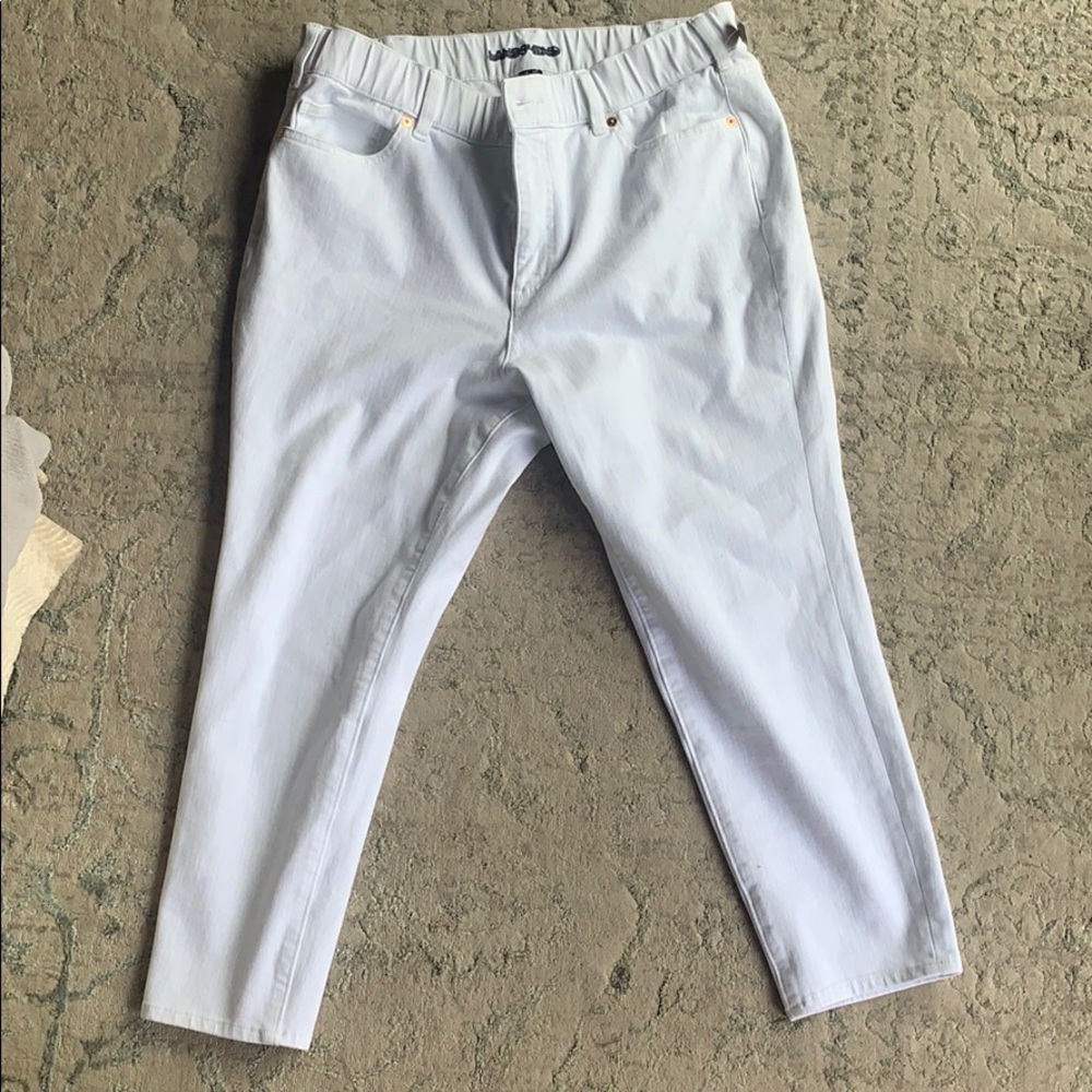 White skinny capris